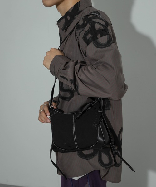 SENSE OF PLACE by URBAN RESEARCH(センスオブプレイスバイアーバンリサーチ)の「ダブルアジャストナイロンショルダー(ショルダーバッグ・メンズ・ブラック/グレー/チャコールグレー・ONE)」の5枚目の写真