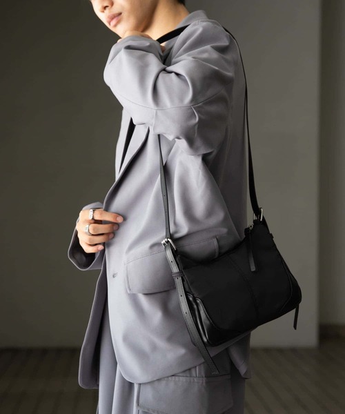 SENSE OF PLACE by URBAN RESEARCH(センスオブプレイスバイアーバンリサーチ)の「ダブルアジャストナイロンショルダー(ショルダーバッグ・メンズ・ブラック/グレー/チャコールグレー・ONE)」の8枚目の写真