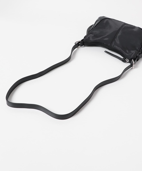 SENSE OF PLACE by URBAN RESEARCH(センスオブプレイスバイアーバンリサーチ)の「ダブルアジャストナイロンショルダー(ショルダーバッグ・メンズ・ブラック/グレー/チャコールグレー・ONE)」の16枚目の写真