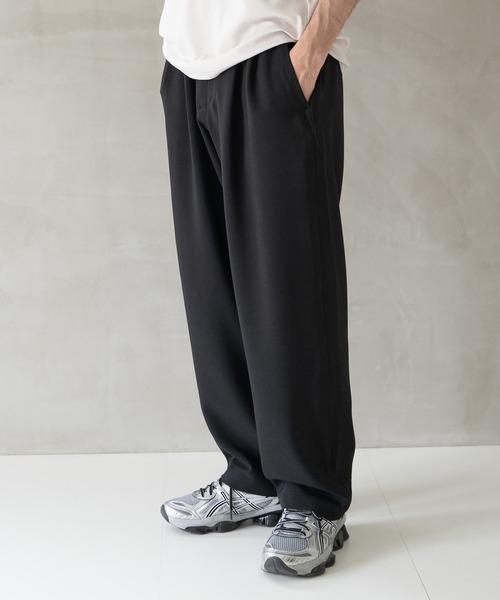 Iroquois（イロコイ）の「COMFORT TWILL 2TUCK SL  コンフォートツイル2タックワイドイージースラックス（スラックス・メンズ・ブラック/グレイッシュベージュ/チャコールグレー・1/2/3）」の2枚目の写真