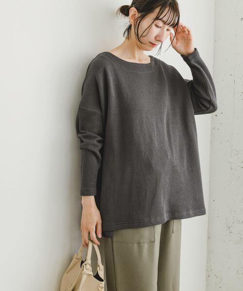 ITEMS URBANRESEARCH(アイテムズ アーバンリサーチ)の「ボートネックニットソー(Tシャツ/カットソー・レディース・カーキ/チャコールグレー/ライトベージュ・FREE)」の1枚目の写真