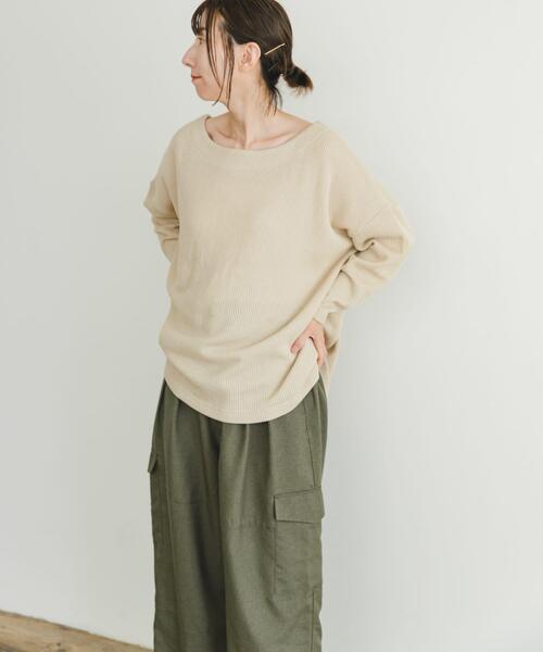 ITEMS URBANRESEARCH(アイテムズ アーバンリサーチ)の「ボートネックニットソー(Tシャツ/カットソー・レディース・カーキ/チャコールグレー/ライトベージュ・FREE)」の19枚目の写真