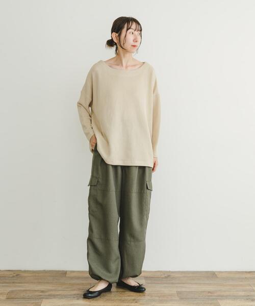 ITEMS URBANRESEARCH(アイテムズ アーバンリサーチ)の「ボートネックニットソー(Tシャツ/カットソー・レディース・カーキ/チャコールグレー/ライトベージュ・FREE)」の21枚目の写真