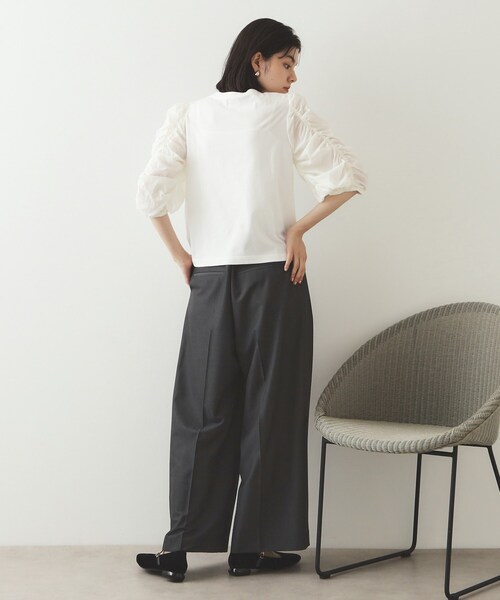OPAQUE.CLIP(オペークドットクリップ)の「◆シアーシャーリングスリーブ ドッキングカットソー【洗濯機洗い可】(Tシャツ/カットソー・レディース・ブラック/グレー/オフホワイト・40/38/36)」の6枚目の写真