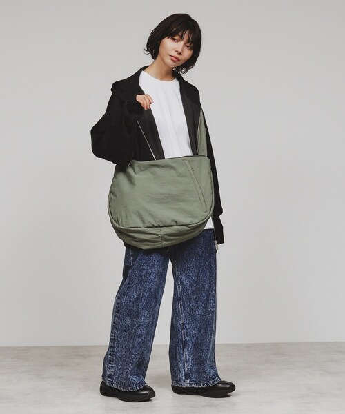 tk.TAKEO KIKUCHI(ティーケータケオキクチ)の「パテッドラウンドショルダーBAG(ショルダーバッグ・レディース・ホワイト系3/ブラック/オリーブ系5/ブラック系・00)」の12枚目の写真