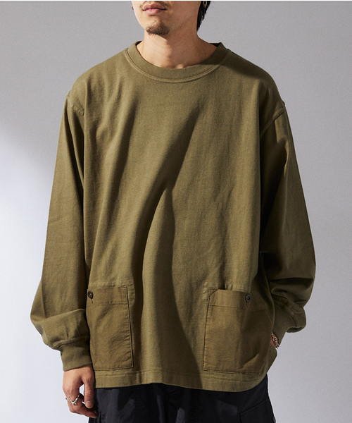 ARMY TWILL（アーミーツイル）の「ARMY TWILL / アーミーツイル 別注 2ポケット ロングスリーブTシャツ（Tシャツ/カットソー・メンズ・ホワイト/ブラック/カーキ・MEDIUM/LARGE）」の3枚目の写真