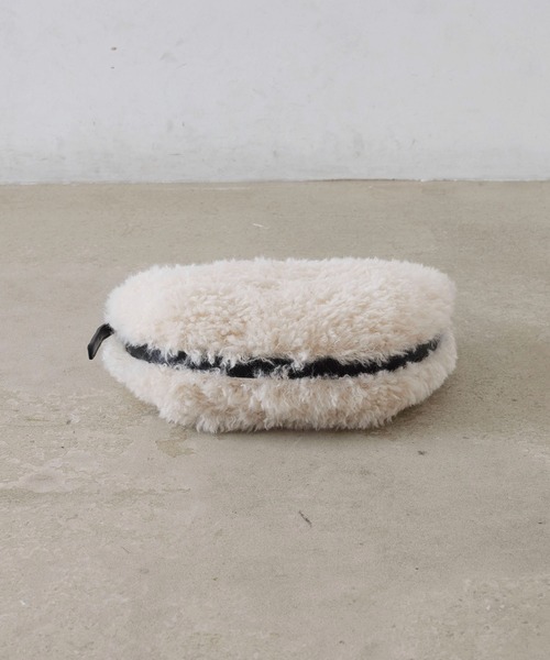 EFOLE（エフォル）の「Fakefur halfmoon shoulder bag/フェイクファー ハーフムーン ショルダー バッグ（ショルダーバッグ・レディース・オフホワイト/ブラウン・FREE）」の6枚目の写真