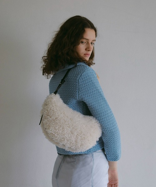 EFOLE（エフォル）の「Fakefur halfmoon shoulder bag/フェイクファー ハーフムーン ショルダー バッグ（ショルダーバッグ・レディース・オフホワイト/ブラウン・FREE）」の14枚目の写真