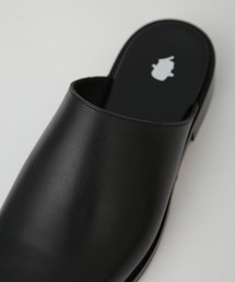 Tomo & Co（トモアンドシーオー）の「Tomo&Co/別注 LEATHER MULE
