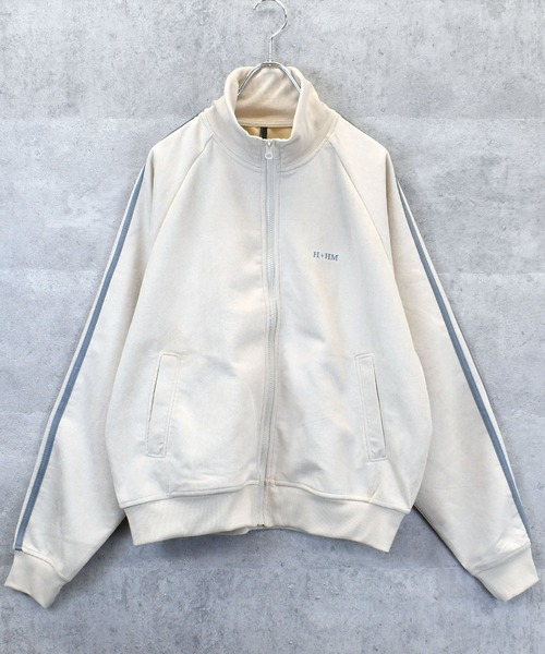 Anytime Songs(エニータイムソングス)の「faux suede track jacket/スウェードタッチ ワンポイント刺繍 袖ライン トラックジャケット(ジャージ・メンズ・チャコールグレー/ブラック/グレイッシュベージュ/サックスブルー/オフホワイト・L/XL/M)」の13枚目の写真