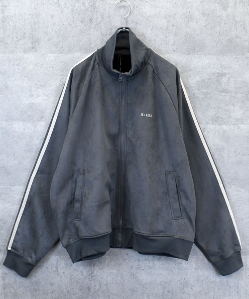 Anytime Songs(エニータイムソングス)の「faux suede track jacket/スウェードタッチ ワンポイント刺繍 袖ライン トラックジャケット(ジャージ・メンズ・チャコールグレー/ブラック/グレイッシュベージュ/サックスブルー/オフホワイト・L/XL/M)」の15枚目の写真