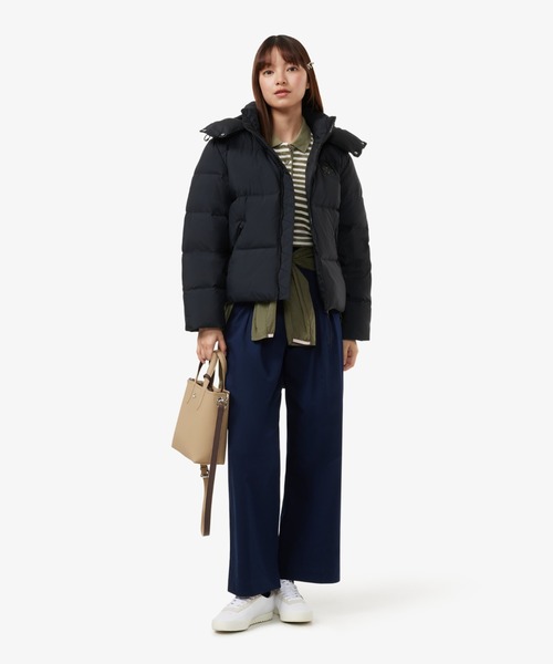 LACOSTE（ラコステ）の「ウィメンズ ボリュームハイネック ナイロンショート ダックダウンジャケット / フード取り外し可（ダウンジャケット/コート・レディース・ブラック/オレンジ/モスグリーン/ダークブルー・34/36/38/40）」の21枚目の写真