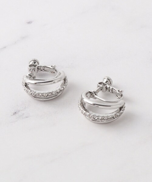 SHOO・LA・RUE（シューラルー）の「【セレモニー】ビジューレーンハーフループイヤーアクセ（ピアス（両耳用）・レディース・ピンクゴールド/ゴールド/ゴールド系その他/シルバー系/ゴールド系/シルバー・00）」の3枚目の写真