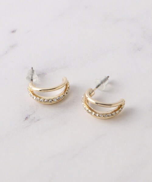 SHOO・LA・RUE（シューラルー）の「【セレモニー】ビジューレーンハーフループイヤーアクセ（ピアス（両耳用）・レディース・ピンクゴールド/ゴールド/ゴールド系その他/シルバー系/ゴールド系/シルバー・00）」の4枚目の写真