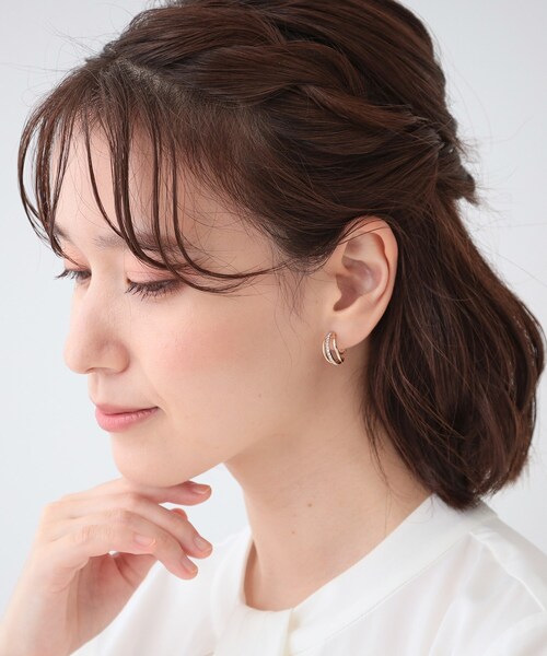 SHOO・LA・RUE（シューラルー）の「【セレモニー】ビジューレーンハーフループイヤーアクセ（ピアス（両耳用）・レディース・ピンクゴールド/ゴールド/ゴールド系その他/シルバー系/ゴールド系/シルバー・00）」の11枚目の写真