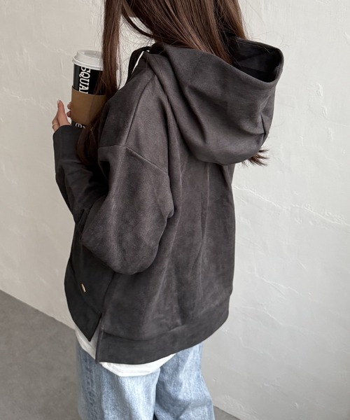 ikka（イッカ）の「GOKU楽フェイクスエードフードパーカー（パーカー・レディース・ブラック/スカイブルー/ベージュ/モカ・M/L/S）」の2枚目の写真