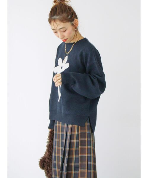 Lugnoncure（ルノンキュール）の「フラワーモチーフジャカードワイドニット（ニット/セーター・レディース・グレー/モカ/ネイビー/ピンク・F）」の3枚目の写真