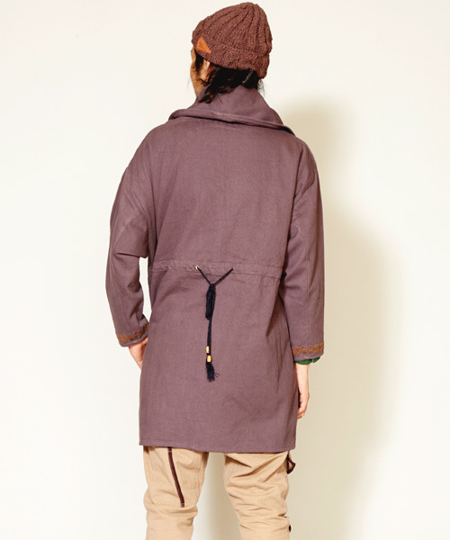 チャイハネ（チャイハネ）の「【チャイハネ】ボアライナー付き刺繍入りMEN'Sコート（ステンカラーコート・メンズ・グレー/ターコイズブルー/イエロー・FREE）」の16枚目の写真