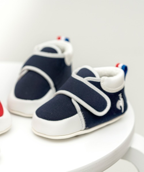 le coq sportif(ルコックスポルティフ)の「ルコックスポルティフ/LCS メイドインジャパン キッズファーストシューズ アルルBS /ARLES BS LU5SSN00JZ(スニーカー・キッズ・レッド系/ブルー系・12.0cm/12.5cm/13.0cm/11.5cm)」の2枚目の写真