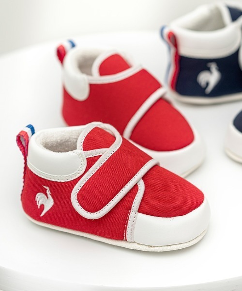 le coq sportif(ルコックスポルティフ)の「ルコックスポルティフ/LCS メイドインジャパン キッズファーストシューズ アルルBS /ARLES BS LU5SSN00JZ(スニーカー・キッズ・レッド系/ブルー系・12.0cm/12.5cm/13.0cm/11.5cm)」の1枚目の写真