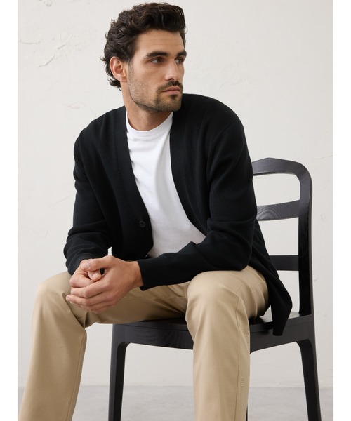 BANANA REPUBLIC FACTORY STORE(バナナリパブリック ファクトリーストア)の「BANANA REPUBLIC FACTORY STORE 日本限定 コットンVネックカーディガン(カーディガン/ボレロ・メンズ・ネイビー/アイボリー/ブラック・S/M/L/XL)」の2枚目の写真