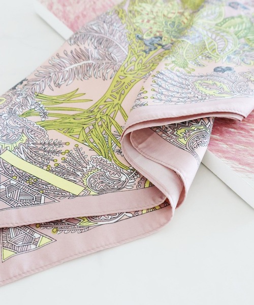 LEPSIM(レプシィム)の「大判スクエアスカーフ 303219(バンダナ/スカーフ・レディース・ブルー/ネイビー/イエロー/ブラック/カーキ/ライトピンク/ブルー系その他/グレー/アイボリー/キャメル/ライトブルー/レッド・ONE SIZE)」の11枚目の写真