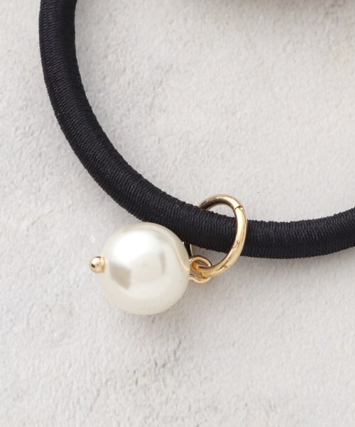 grove（グローブ）の「ネコフェイスパール調ポニー（その他ヘアアクセサリー・レディース・グレー/アイボリー/ブラック・00）」の7枚目の写真