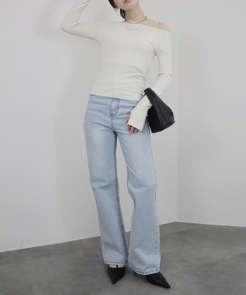 Reurie'(レウリィ)の「【ZOZO限定】オフショルダーラメリブトップス/offshoulder lame rib top 長袖 シンプル きれいめ モード フェミニン 大人カジュアル レディライク モノトーン(Tシャツ/カットソー・レディース・アイボリー/ブラック/グレー・FREE)」の6枚目の写真