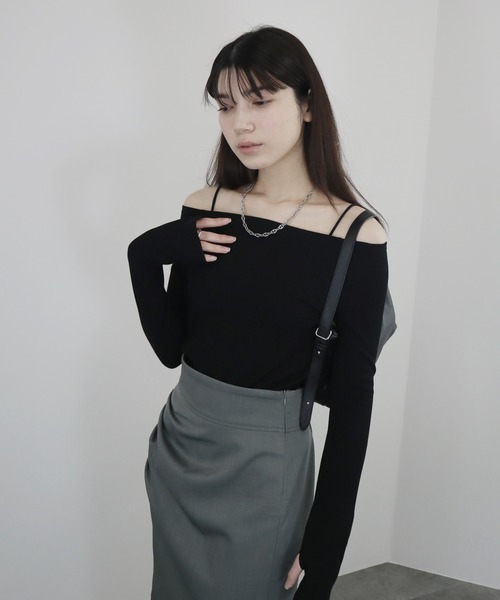 Reurie'(レウリィ)の「【ZOZO限定】オフショルダーラメリブトップス/offshoulder lame rib top 長袖 シンプル きれいめ モード フェミニン 大人カジュアル レディライク モノトーン(Tシャツ/カットソー・レディース・アイボリー/ブラック/グレー・FREE)」の8枚目の写真