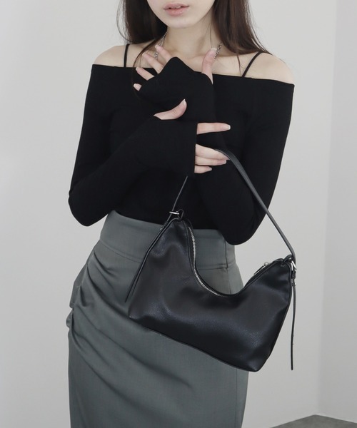 Reurie'(レウリィ)の「【ZOZO限定】オフショルダーラメリブトップス/offshoulder lame rib top 長袖 シンプル きれいめ モード フェミニン 大人カジュアル レディライク モノトーン(Tシャツ/カットソー・レディース・アイボリー/ブラック/グレー・FREE)」の7枚目の写真