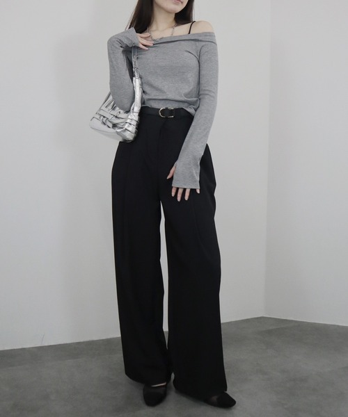 Reurie'(レウリィ)の「【ZOZO限定】オフショルダーラメリブトップス/offshoulder lame rib top 長袖 シンプル きれいめ モード フェミニン 大人カジュアル レディライク モノトーン(Tシャツ/カットソー・レディース・アイボリー/ブラック/グレー・FREE)」の11枚目の写真
