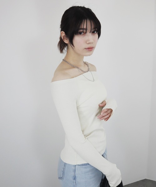 Reurie'(レウリィ)の「【ZOZO限定】オフショルダーラメリブトップス/offshoulder lame rib top 長袖 シンプル きれいめ モード フェミニン 大人カジュアル レディライク モノトーン(Tシャツ/カットソー・レディース・アイボリー/ブラック/グレー・FREE)」の12枚目の写真