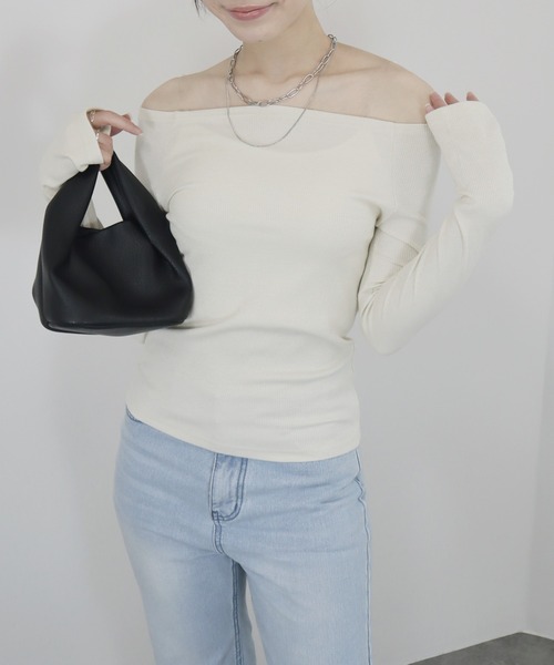 Reurie'(レウリィ)の「【ZOZO限定】オフショルダーラメリブトップス/offshoulder lame rib top 長袖 シンプル きれいめ モード フェミニン 大人カジュアル レディライク モノトーン(Tシャツ/カットソー・レディース・アイボリー/ブラック/グレー・FREE)」の13枚目の写真