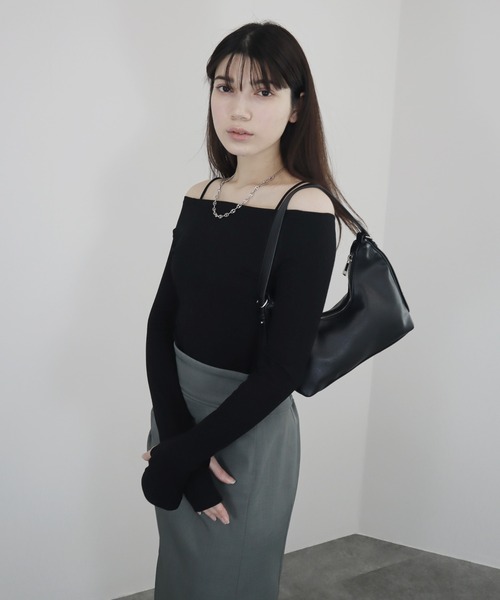 Reurie'(レウリィ)の「【ZOZO限定】オフショルダーラメリブトップス/offshoulder lame rib top 長袖 シンプル きれいめ モード フェミニン 大人カジュアル レディライク モノトーン(Tシャツ/カットソー・レディース・アイボリー/ブラック/グレー・FREE)」の14枚目の写真