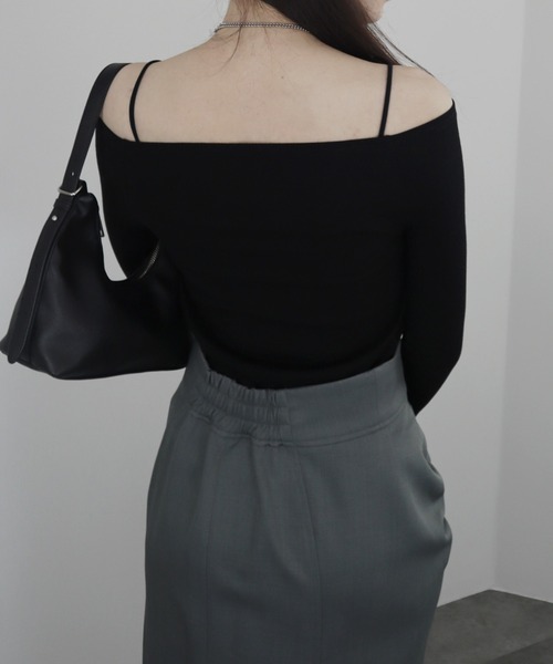 Reurie'(レウリィ)の「【ZOZO限定】オフショルダーラメリブトップス/offshoulder lame rib top 長袖 シンプル きれいめ モード フェミニン 大人カジュアル レディライク モノトーン(Tシャツ/カットソー・レディース・アイボリー/ブラック/グレー・FREE)」の15枚目の写真
