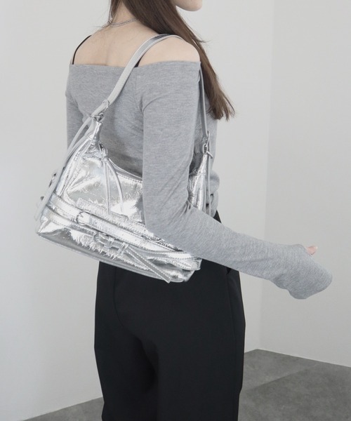 Reurie'(レウリィ)の「【ZOZO限定】オフショルダーラメリブトップス/offshoulder lame rib top 長袖 シンプル きれいめ モード フェミニン 大人カジュアル レディライク モノトーン(Tシャツ/カットソー・レディース・アイボリー/ブラック/グレー・FREE)」の16枚目の写真