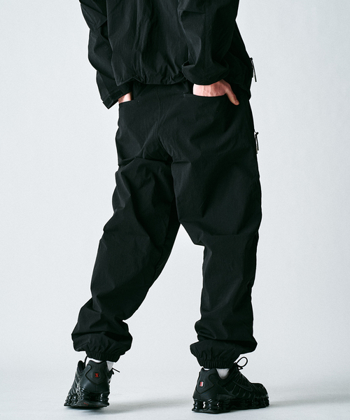 417 EDIFICE（フォーワンセブンエディフィス）の「ワッシャーナイロンイージーパンツ（カーゴパンツ・メンズ・ブラック・LARGE/MEDIUM/SMALL）」の16枚目の写真