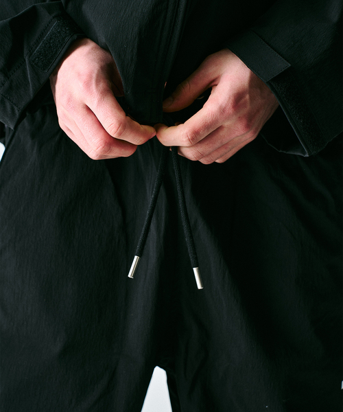 417 EDIFICE（フォーワンセブンエディフィス）の「ワッシャーナイロンイージーパンツ（カーゴパンツ・メンズ・ブラック・LARGE/MEDIUM/SMALL）」の19枚目の写真