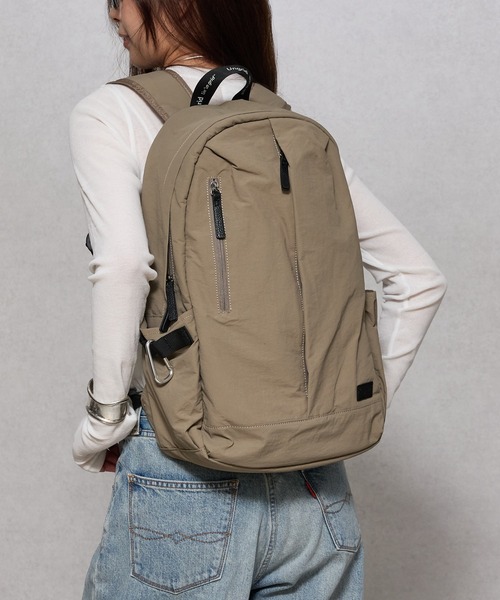 Ungrid(アングリッド)の「【Ungrid/アングリッド】撥水軽量ソフトナイロン ロゴテープリュック(バックパック/リュック・レディース・ブラック系/ベージュ系/ネイビー系・FREE)」の3枚目の写真