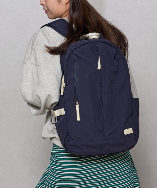 Ungrid(アングリッド)の「【Ungrid/アングリッド】撥水軽量ソフトナイロン ロゴテープリュック(バックパック/リュック・レディース・ブラック系/ベージュ系/ネイビー系・FREE)」の1枚目の写真