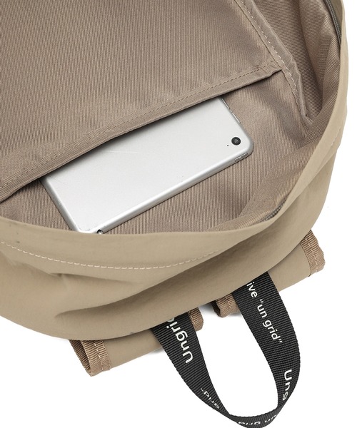 Ungrid(アングリッド)の「【Ungrid/アングリッド】撥水軽量ソフトナイロン ロゴテープリュック(バックパック/リュック・レディース・ブラック系/ベージュ系/ネイビー系・FREE)」の5枚目の写真