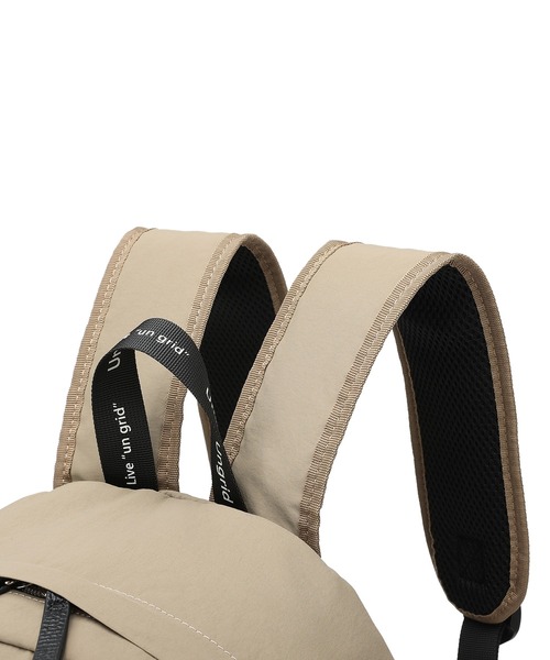 Ungrid(アングリッド)の「【Ungrid/アングリッド】撥水軽量ソフトナイロン ロゴテープリュック(バックパック/リュック・レディース・ブラック系/ベージュ系/ネイビー系・FREE)」の11枚目の写真