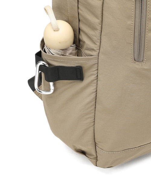 Ungrid(アングリッド)の「【Ungrid/アングリッド】撥水軽量ソフトナイロン ロゴテープリュック(バックパック/リュック・レディース・ブラック系/ベージュ系/ネイビー系・FREE)」の20枚目の写真