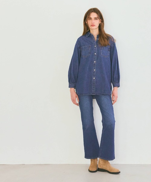 coca（coca）（コカ）の「テレコ風デニムフレアパンツ（デニムパンツ・レディース・ブルー/ライトブルー・S/L/M）」の3枚目の写真