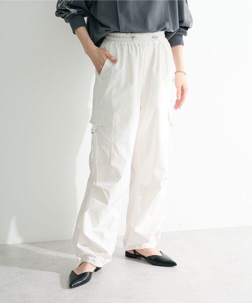 ELENCARE DUE（エレンカーレデュエ）の「・ELENCARE DUEナイロンミリタリーカーゴパンツ（その他パンツ・レディース・ブラック/カーキ/オフホワイト/ライトグレー・FREE）」の2枚目の写真