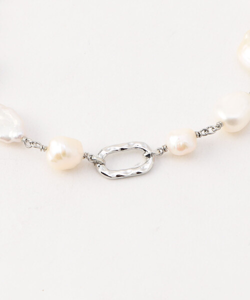 K.T KIYOKO TAKASE（キヨコタカセ）の「淡水パールショート ネックレス（ネックレス・レディース・ホワイト×シルバー・FREE）」の4枚目の写真