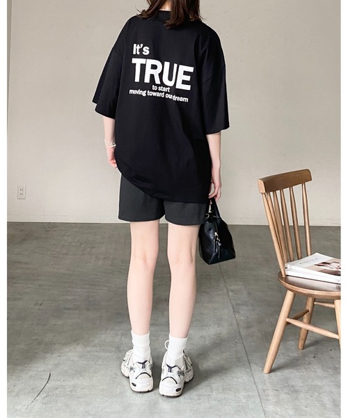 She's Closet(シーズクローゼット)の「オーバーサイズ半袖ロゴバックプリントTシャツ(Tシャツ/カットソー・レディース・ホワイト/ブラック・FREE)」の11枚目の写真