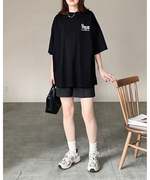 She's Closet(シーズクローゼット)の「オーバーサイズ半袖ロゴバックプリントTシャツ(Tシャツ/カットソー・レディース・ホワイト/ブラック・FREE)」の15枚目の写真