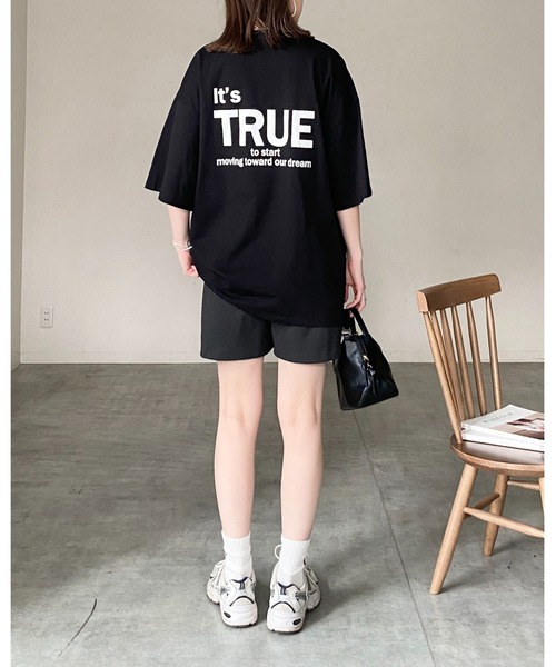 She's Closet(シーズクローゼット)の「オーバーサイズ半袖ロゴバックプリントTシャツ(Tシャツ/カットソー・レディース・ホワイト/ブラック・FREE)」の16枚目の写真