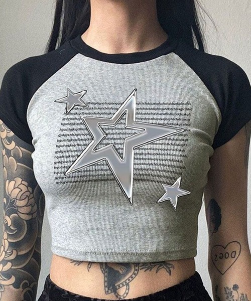 lilful(リルフル)の「スターモチーフレタリングラグランクロップドTシャツ(Tシャツ/カットソー・レディース・グレー・S/M)」の3枚目の写真